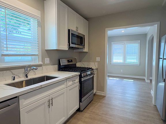 3rd image of 4340-4342 Georgia St