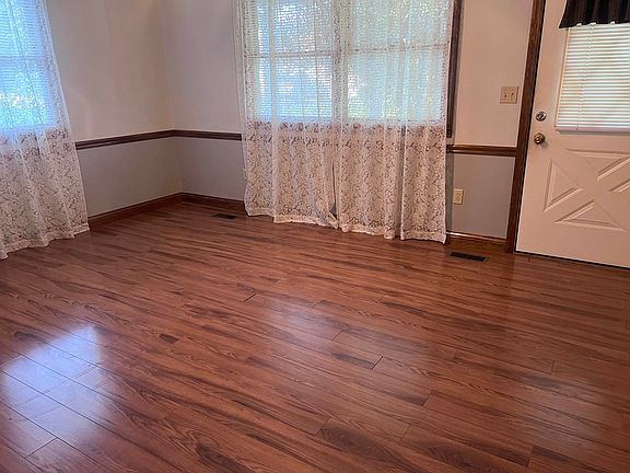 4th image of 114 Embassy Dr