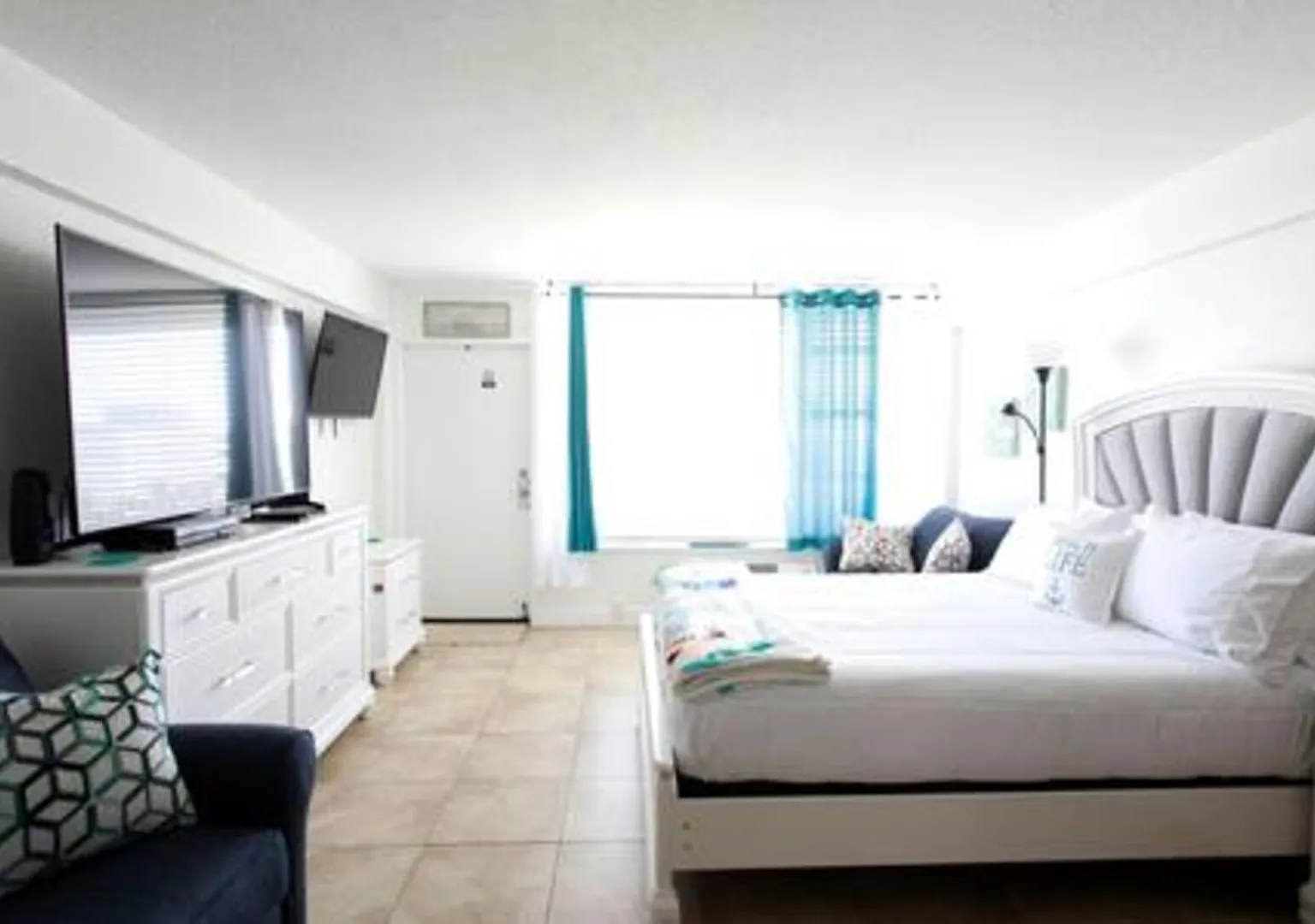 Luxury Oceanfront Getaway w/ Balcony- Pool Is Open — Photo 2