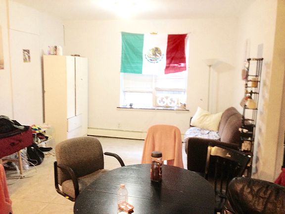4th image of 3711 Crescent St #1