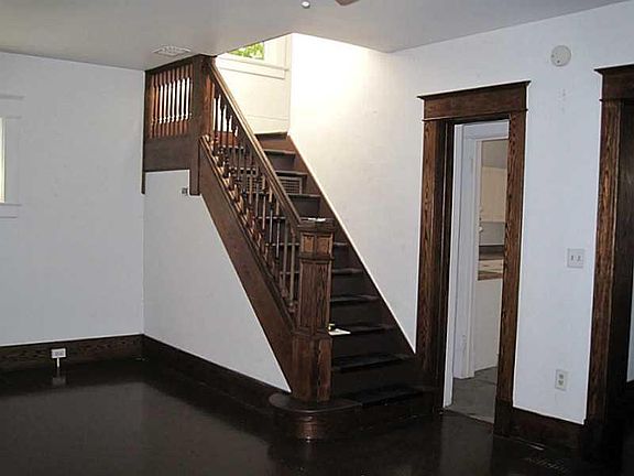 2nd image of 920 W 21st St