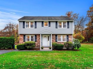 33 Upland Rd, Burlington, MA 01803