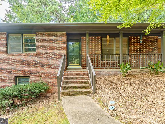 3rd image of 759 Riverhill Dr