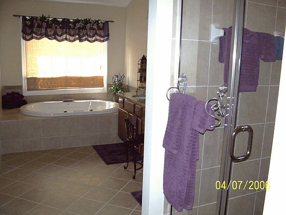 Master Bath w/ Seperate Shower