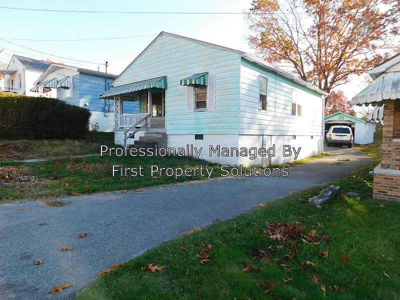 311 Gregory St photo 1