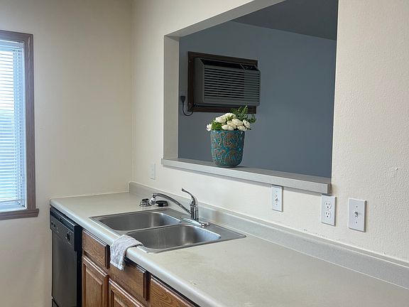 4th image of 3421 32nd St S #208