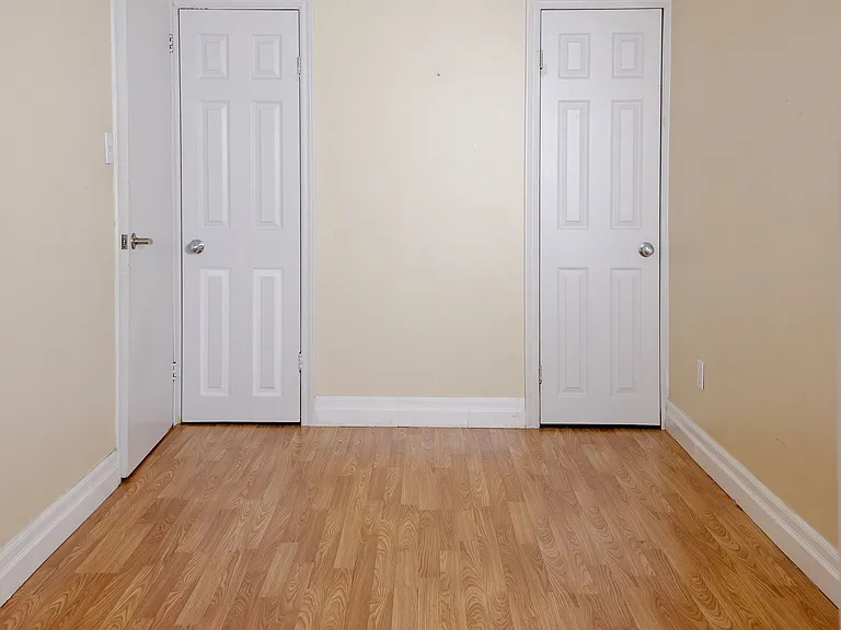 1702 Greenvale Cres — Photo 8