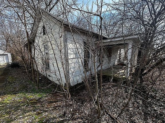 3rd image of 806 6th St