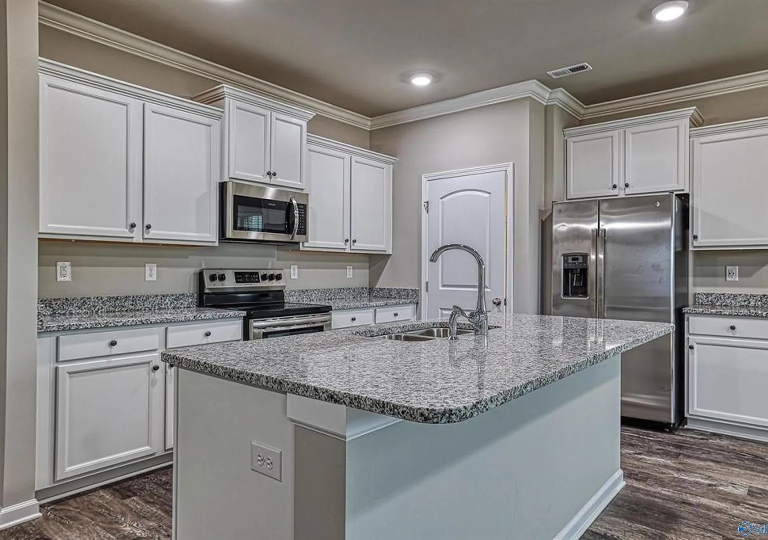 Coming Soon - Experience the Charm of the Oak Forest Neighborhood — Photo 3