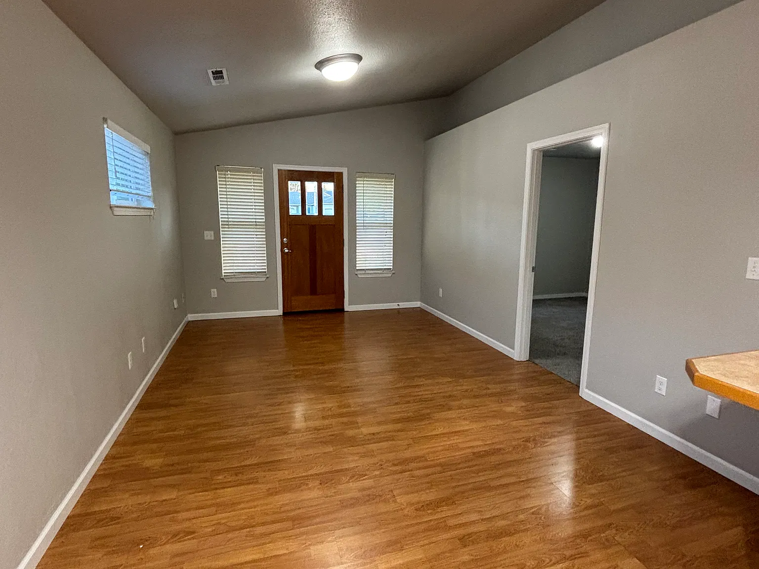 2 bed, 900 sqft, $1,500 — Photo 4