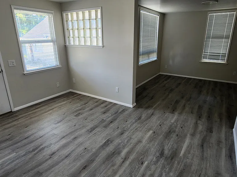 1902 Baker Ave — Photo 10