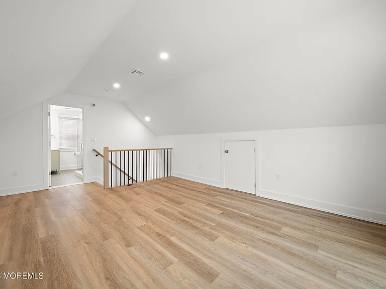 427 Hoyt St — Photo 40