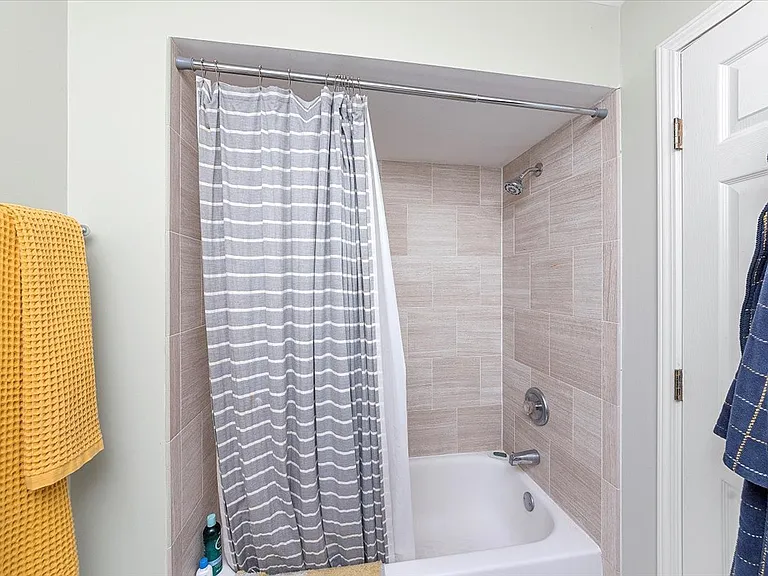 1510 N Elk Grove Ave #1 — Photo 6