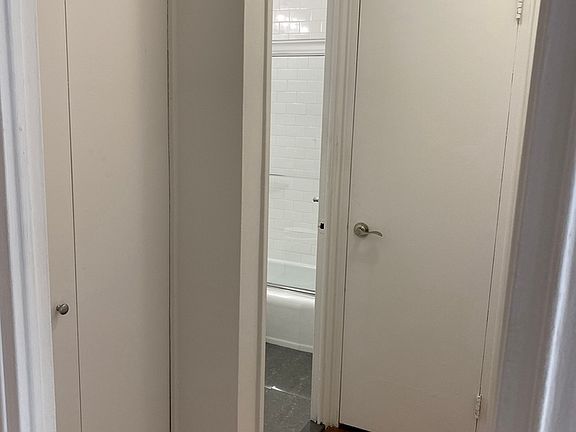 4th image of 245 E 63rd St APT 723