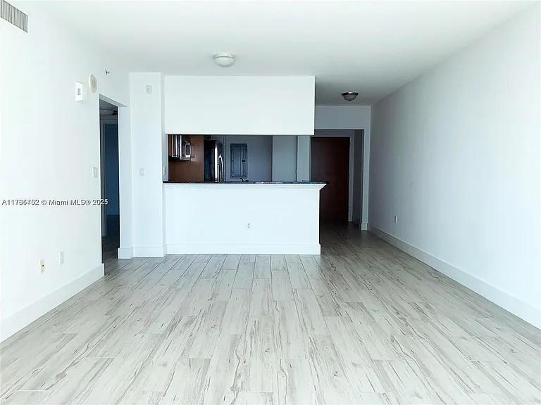31 SE 5th St #19 — Photo 7