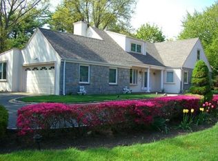 65 Noye Ln, Woodmere, NY 11598