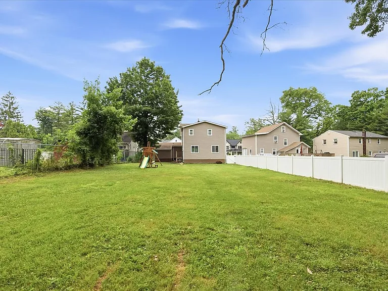 113 E Cedar St — Photo 2