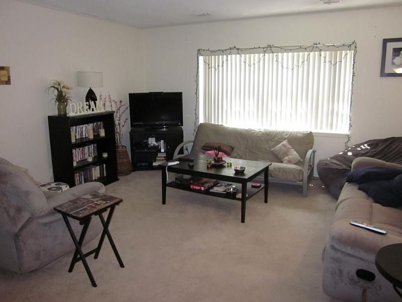 2nd image of 215 Lake Shore Rd APT 1A