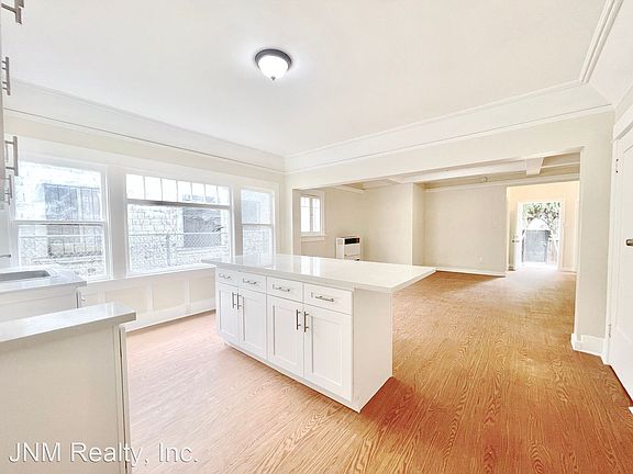 4th image of 923 W 41st St #923