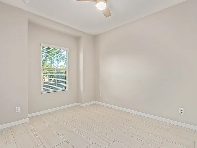 2134 W Harmont Dr — Photo 11