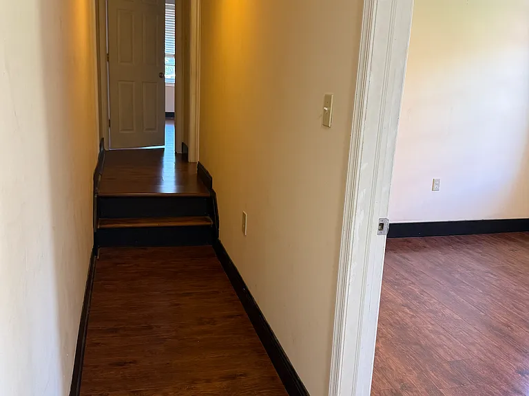 2201 E Thompson St — Photo 14