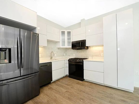 5th image of 130 Essex St #1B
