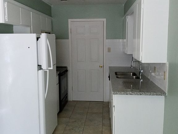 5th image of 708 San Saba Dr