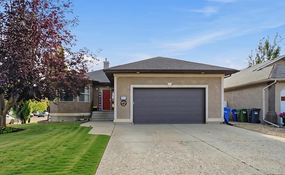 1st image of 125 E Ainsworth Cres