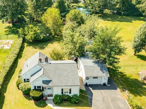 11 Dale St, South Hadley, MA 01075
