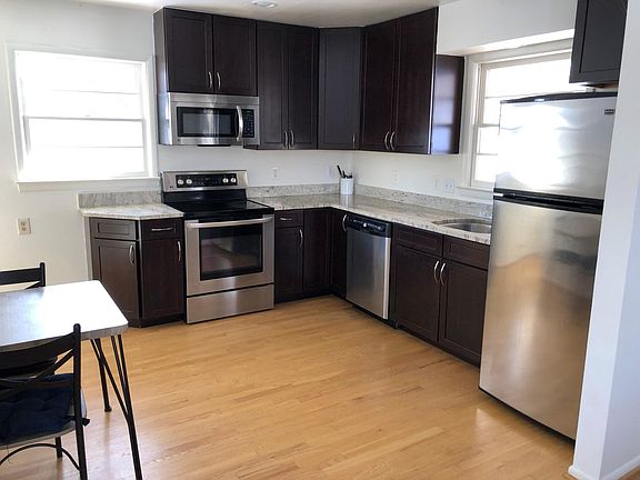 3rd image of 5705 Oak Hill Pl