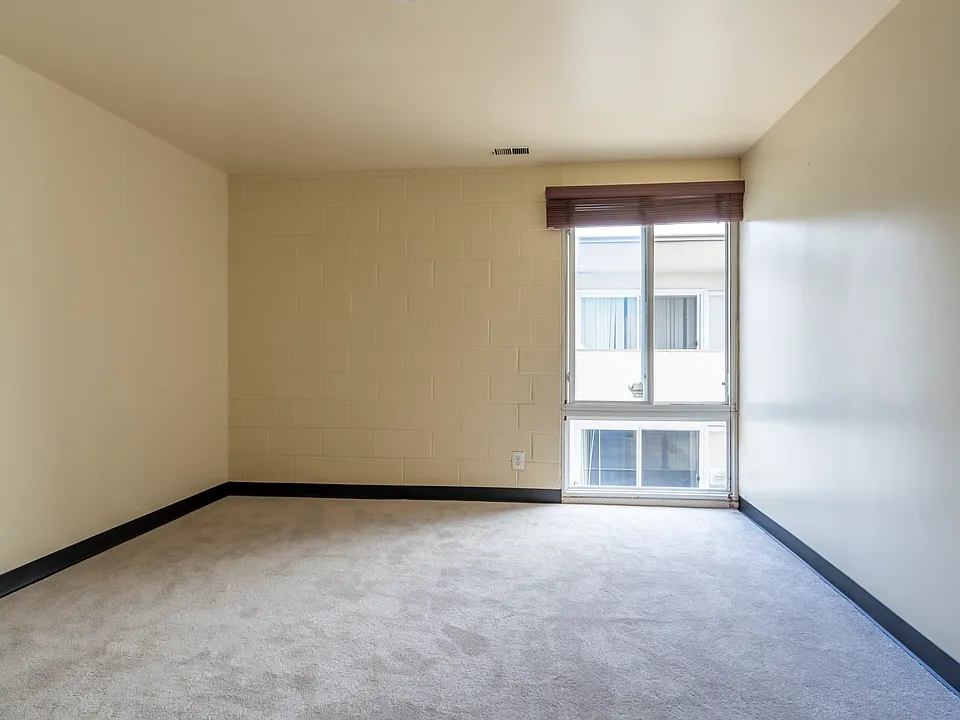 121 E Hoover Ave #13