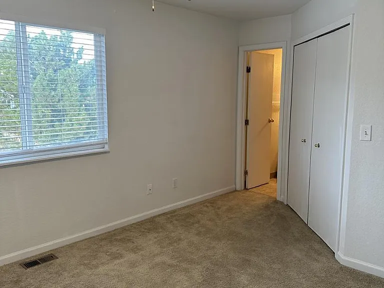 1155 Pond Side Dr — Photo 9
