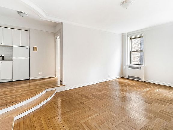 4th image of 210 W 19th St APT 4G