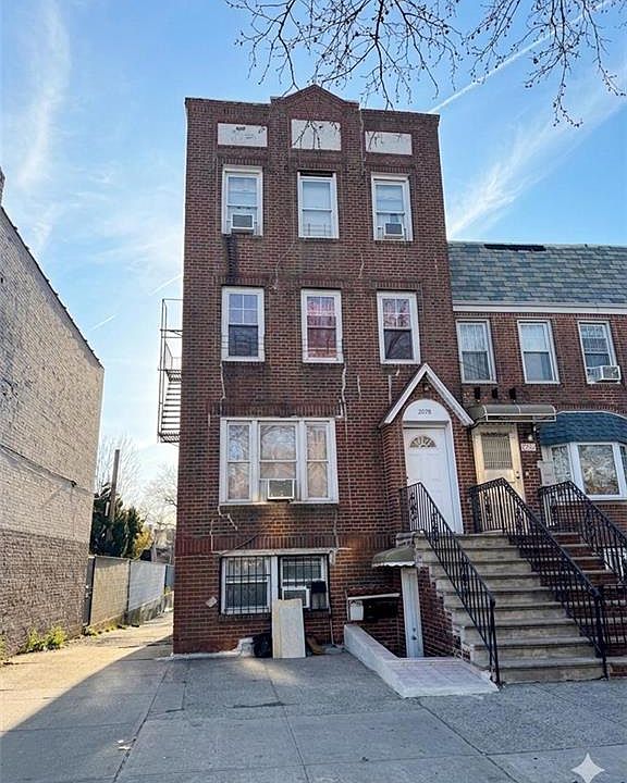 1st image of 2078 E 28th St