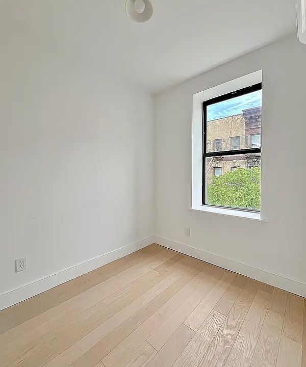1st image of 217 Thompson St APT 9
