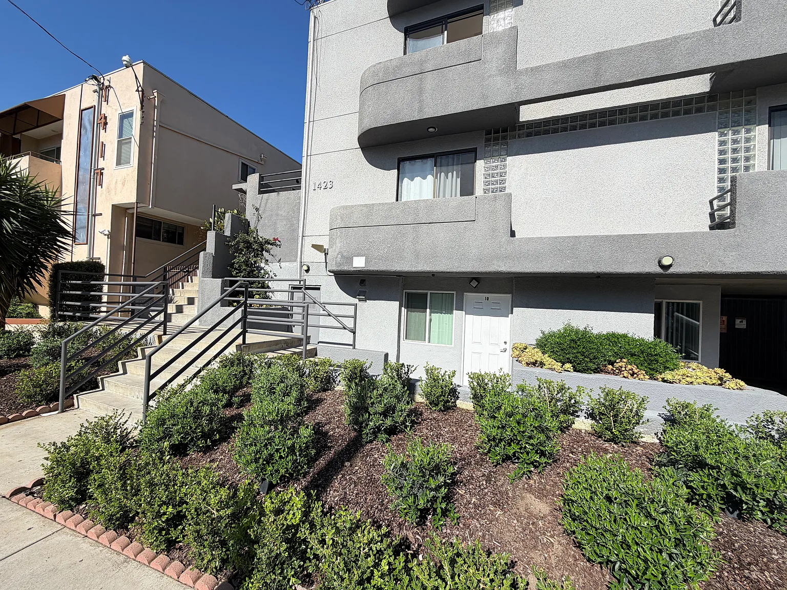 Curson Luxe Apartments — Photo 4