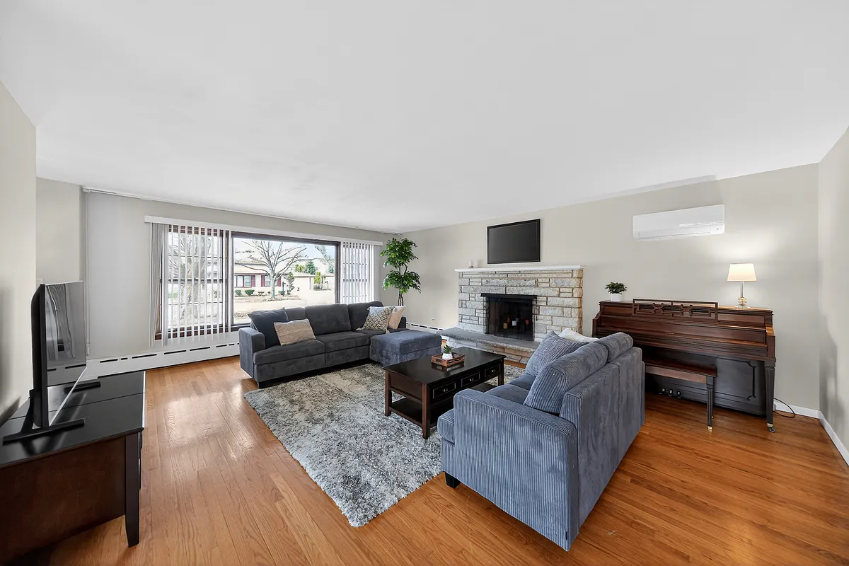 Living Room - 8509 N Ozanam Ave
