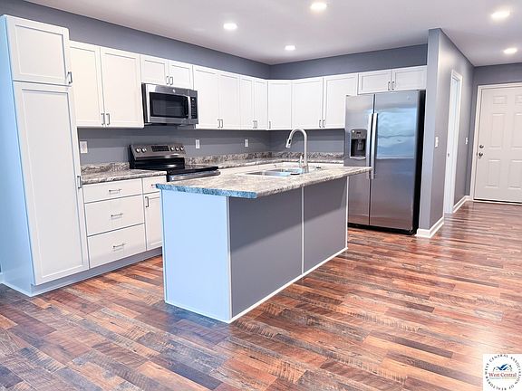 4th image of 140 C St