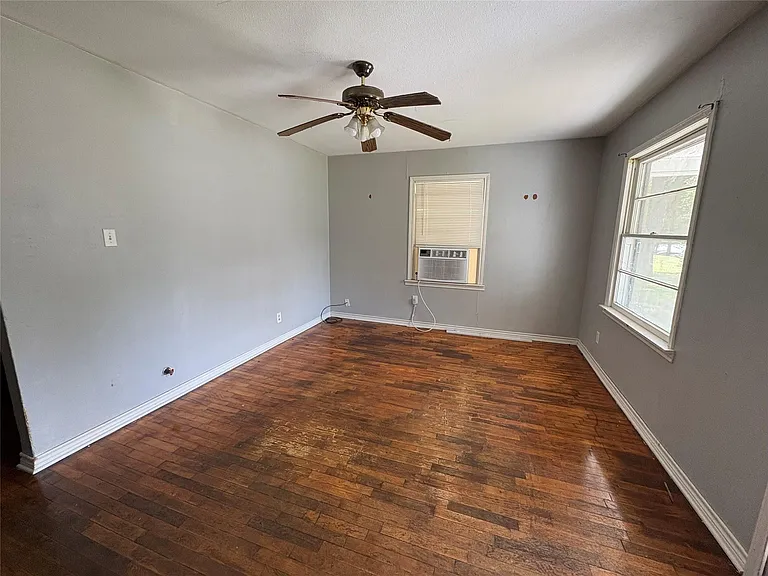 406 Omega St — Photo 10