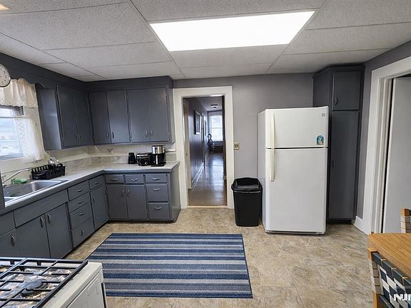 2nd image of 105 Parkview Ave