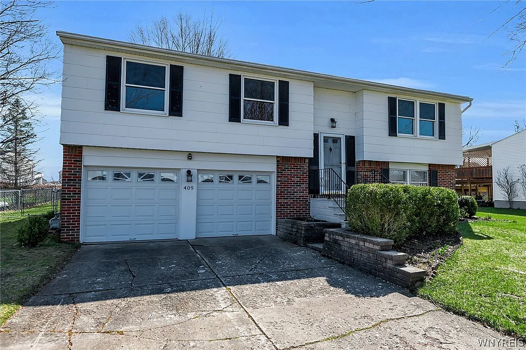 409 Tracey Ln photo 1