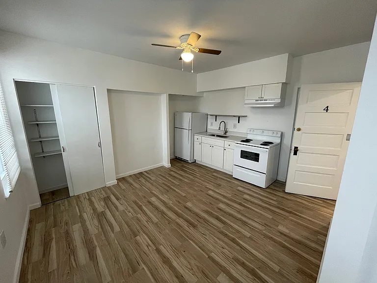 125 Lakewood Ave — Photo 4