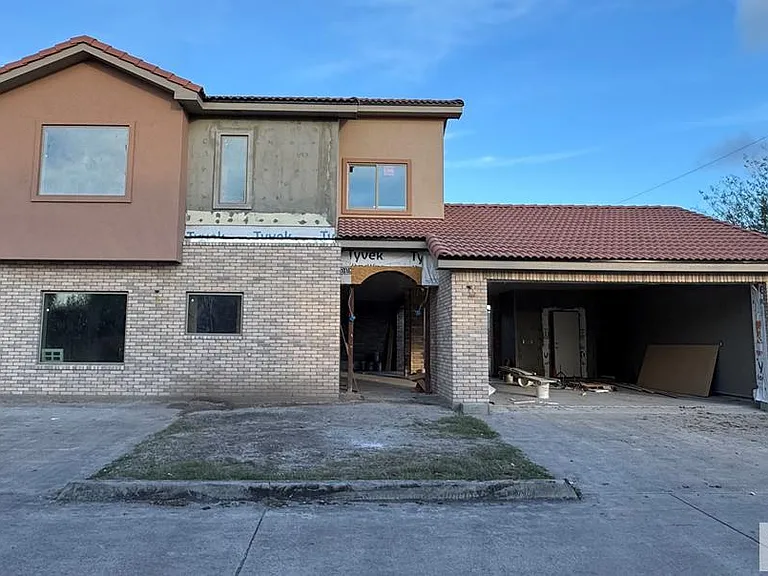2200 Laredo Rd #12 — Photo 4