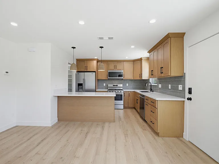 2036 Pomona Ave #D — Photo 8