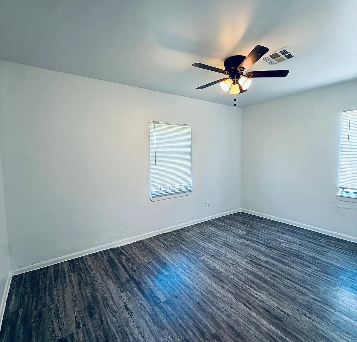 413 - 326 E Harmon Dr - 1 — Photo 4