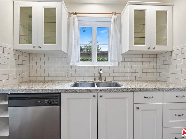 4328 Goodland Ave — Photo 36