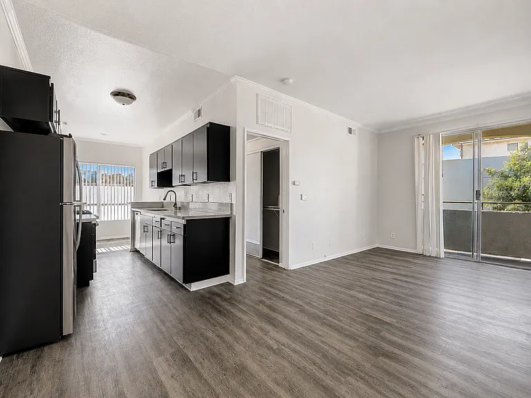14900 Moorpark Street — Photo 60