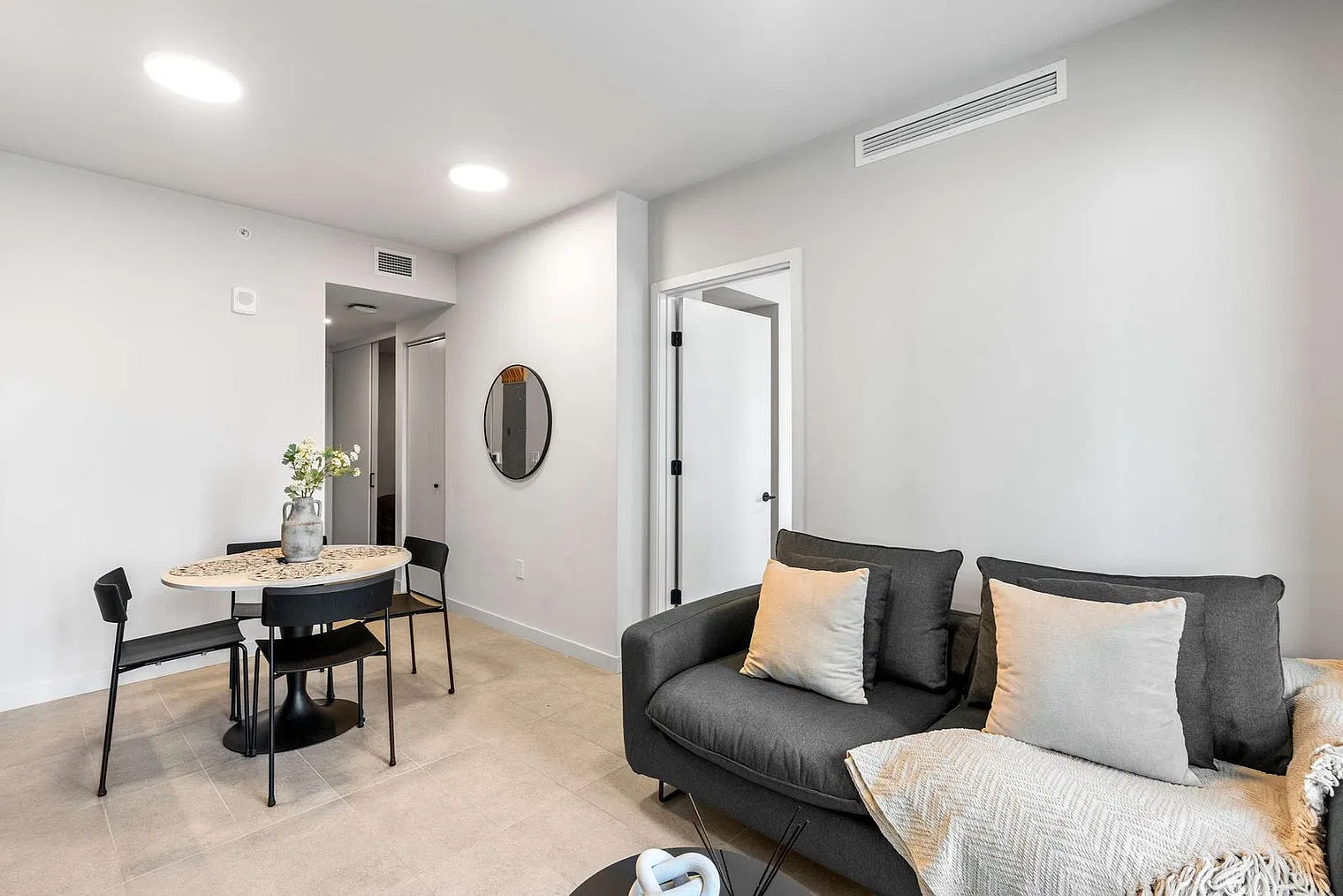 2 bed, 2.0 bath, 592 sqft, $5,911 — Photo 3