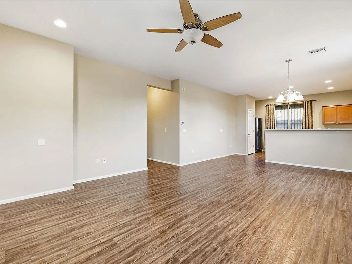 Beautiful 3-Bedroom Home with Solar & Spacious Backyard — Photo 4