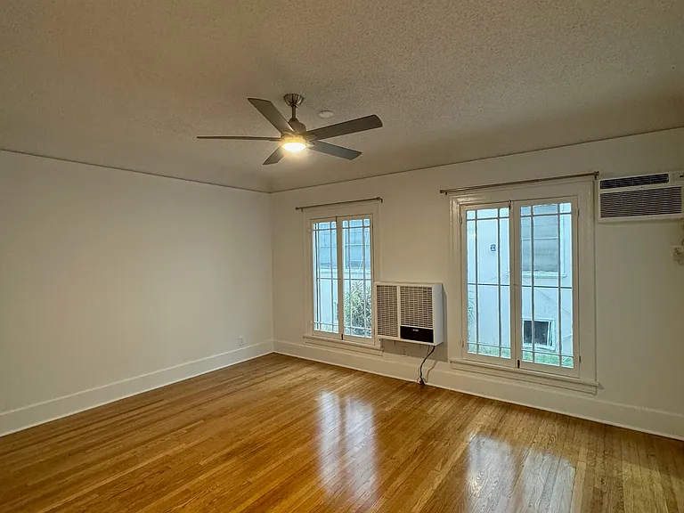 1949 N Vermont Ave #4 — Photo 1